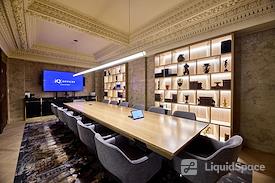 iQ Offices | 302 Bay St.