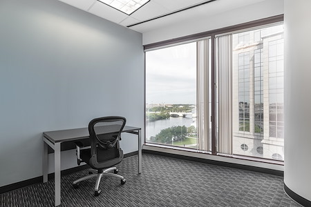 Regus | FL, Tampa - Wells Fargo - Day Desk