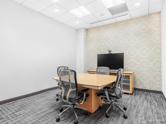Working at Regus | Gateway Plaza at Valencia