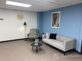 Regus | Lubbock - Pyramid Plaza