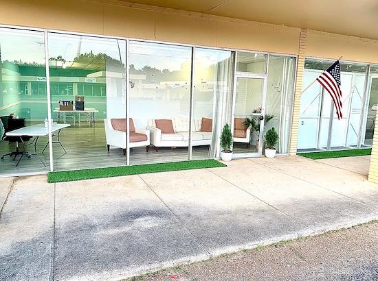 Working at Just Relax Business Lounge at Dothan