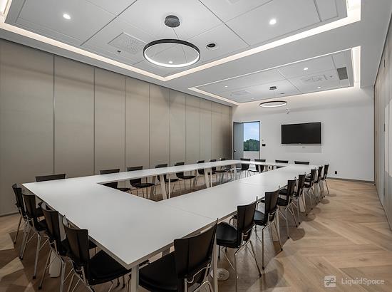 Working at 2C2B Coworking- Mascouche at Mascouche