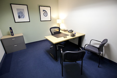 Regus | Brickell Bayview - Day Desk
