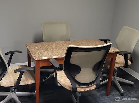 Working at Hunters Ridge Office Suites at Topeka