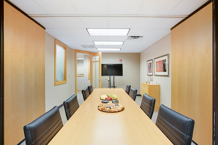 Office Edge - Sunrise - 6 Person Meeting Room