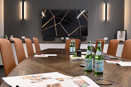United Co. - Rome Board Room / 12 Person