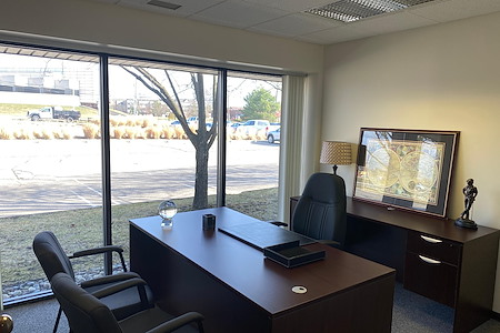 AmeriCenter of Livonia - Suite 169 - Deluxe Office