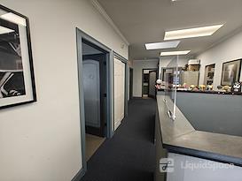 64 Hilton Avenue Professional Building