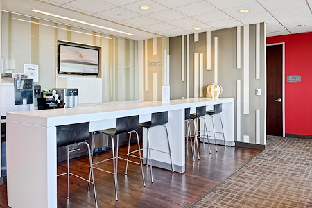 Regus || Downtown Wells Fargo Center - Meeting Room