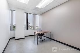 Regus || Commerce Corporate Center