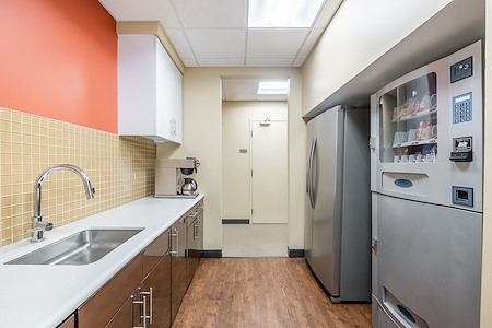 Regus | Vero Beach – Miracle Mile Plaza - Private Office