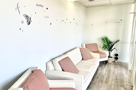 Just Relax Business Lounge - The White Room - VIP Private Suite