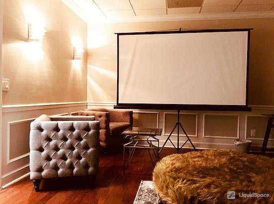 Working at Just Relax Business Lounge at Dothan