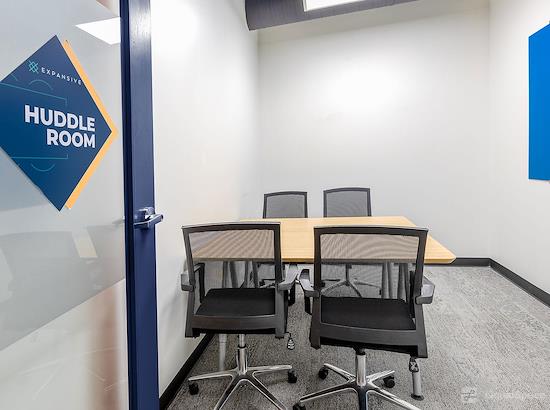 Working at Expansive - River North – Superior at Chicago