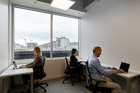 SPACES | BC, Kelowna - Spaces Innovation - Day Desk