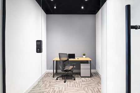 Venture X | Richmond Hill - 1 Person Private Office