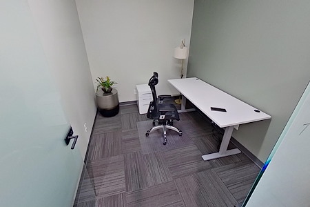 Ideal Spaces Bellevue - Small Inside Office