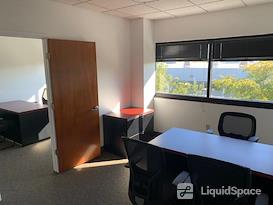 Crown Center Executive Suites (CCESuites)