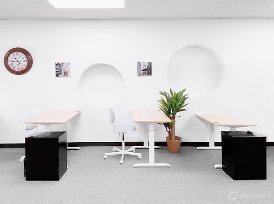 Working at DoBe WE Co working office at Newark