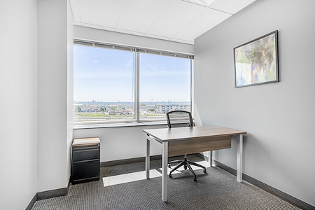 Regus | Lebourgneuf - Day Desk