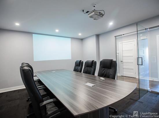 Working at Centre d'Affaires St-Elzéar at Laval