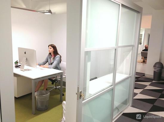 Working at Büro Coconut Grove at Miami