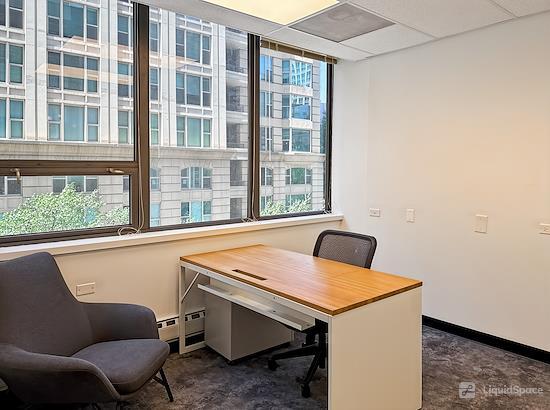 Working at HQ | IL, Chicago - E Huron St at Chicago