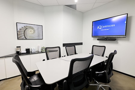 iQ Offices | 150 King Street West - Pearl Room