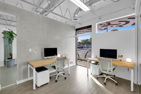 The Flamingo House - Dedicated Desk