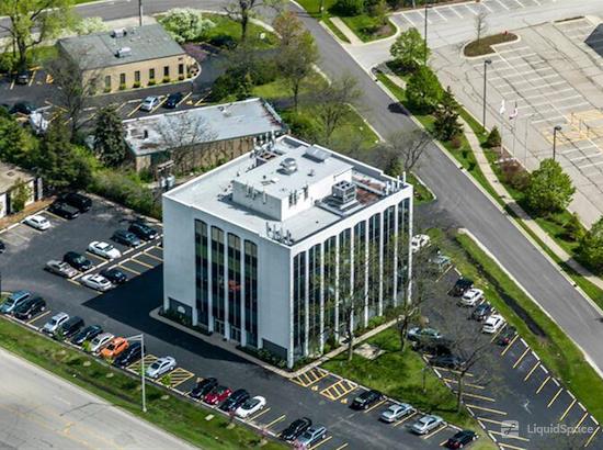 Working at The 899 Building at Northbrook