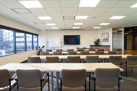 SURF Incubator - Sunset Beach: Spacious Board Room