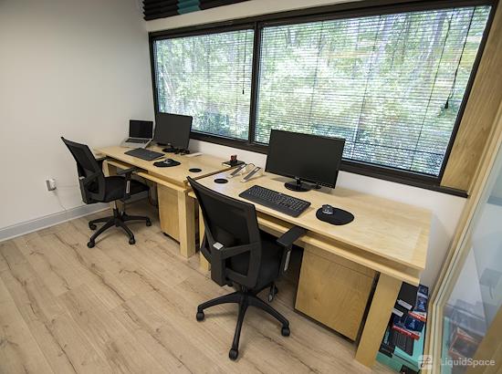 Working at Sky Desk-Livingston at Livingston