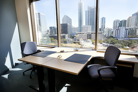 Regus | Brickell Bayview - Day Desk