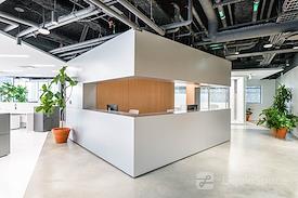 SPACES | BC, Vancouver - Green Lamp