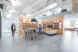 Regus | Plano - Spaces Shops of Legacy
