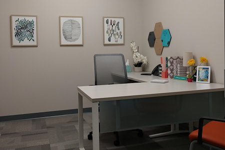 Office Evolution - Cedar Rapids - Day Office