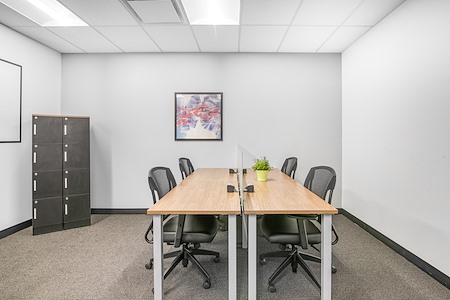 Regus | MB, Winnipeg - St. Mary - Day Desk