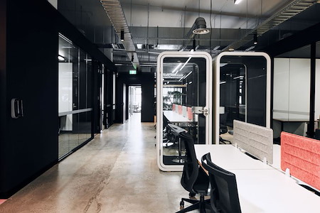 CreativeCubes.Co - Hawthorn - Dedicated desk