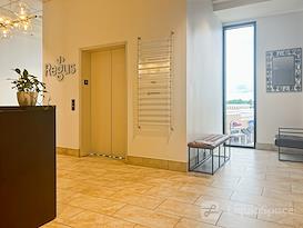 Regus | Burleson - E Renfro St