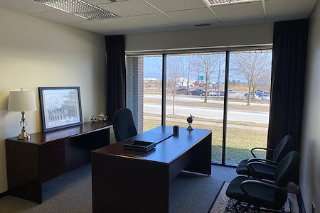 AmeriCenter of Livonia - Suite 112 - Deluxe Office
