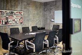 iQ Offices | 250 University Ave.