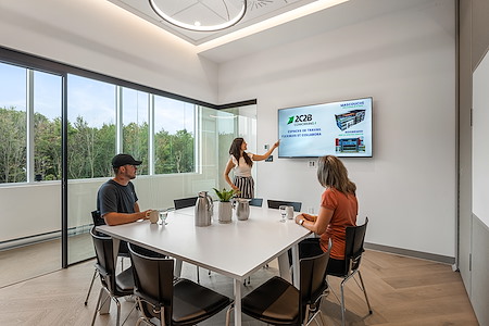 2C2B Coworking- Mascouche - Meeting Room - Salle de réunion E - 8p