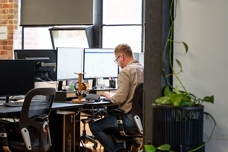 Inspire9 - Dedicated Desk
