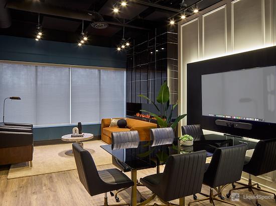 Working at Privat & Luxurious Business Lounge at Oakville