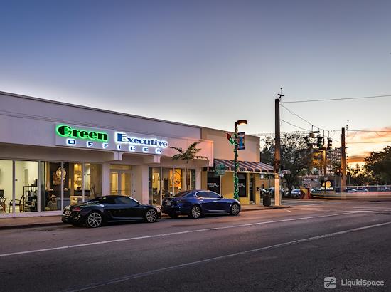 Working at Green Executive Offices at Hollywood