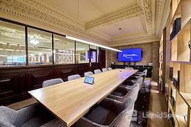 iQ Offices | 302 Bay St.