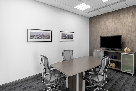 Regus | Pointe Claire - Montreal Airport - Meeting Room