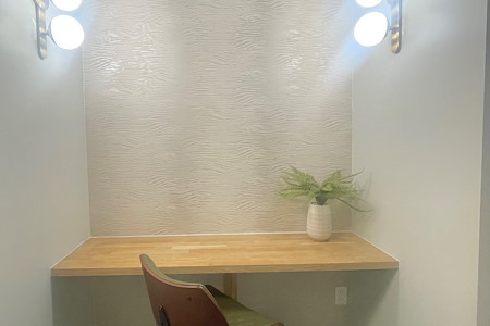 Quest Workspaces 777 Brickell Ave - Coworking Flex Desk 1