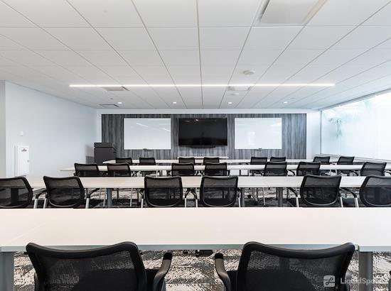 Working at Venture X | Chicago - Oak Brook at Oakbrook Terrace