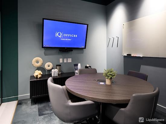 Working at iQ Offices | 1155 Metcalfe Inc. at Montréal